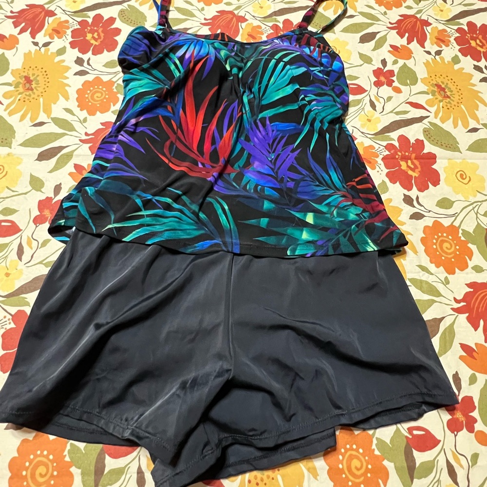 NEW Trimshaper One Piece Swimsuit Size 8 MSRP $109 Floral Black Purple‎ Blue